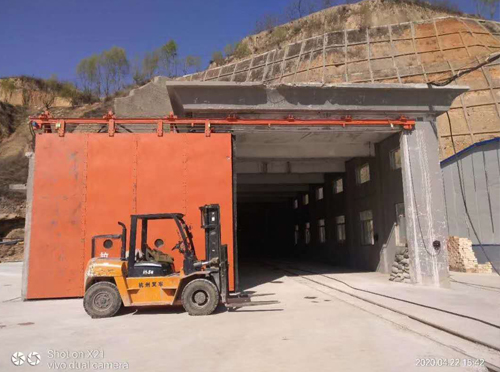 無壓風門在礦井通風中的應用